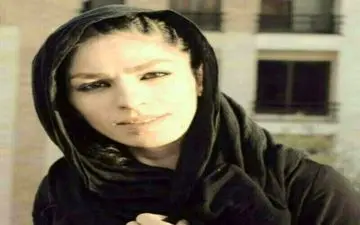 ... و عکس ناصر روی پرده سینما 