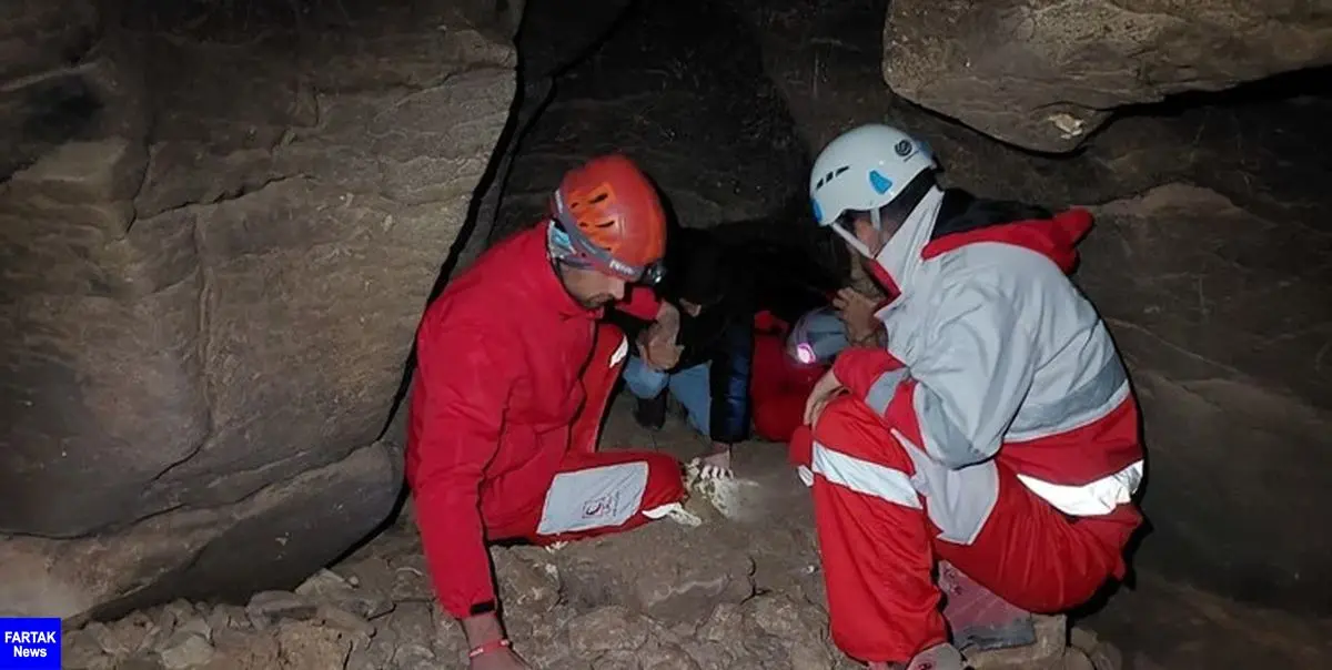 امدادگران چهارمحال و بختیاری ناجی جوان ۲۱ ساله گرفتار در غار بیکدل شدند