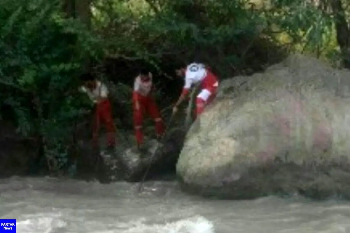 زنی هنگام گرفتن سلفی در رودخانه چالوس غرق شد