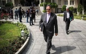 رئیس کل بانک مرکزی : دلار گزینه خوبی برای سرمایه‌گذاری نیست