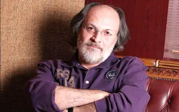 
امین تارخ در کار خودش بهترین است 