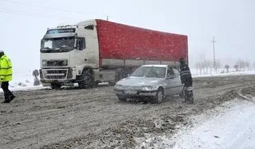 بارش برف و باران در محورهای ۱۱ استان