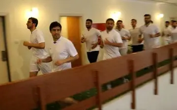 بازیکنان استقلال به دنبال یافتن یک رمز Wi-Fi!