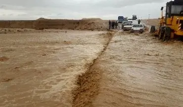 مسدود شدن جاده نیمروز هیرمند بر اثر سیلاب + فیلم