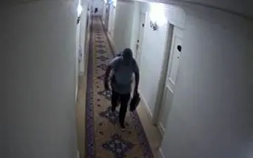 لحظه ورود بمبگذار انتحاری به هتلی در سریلانکا