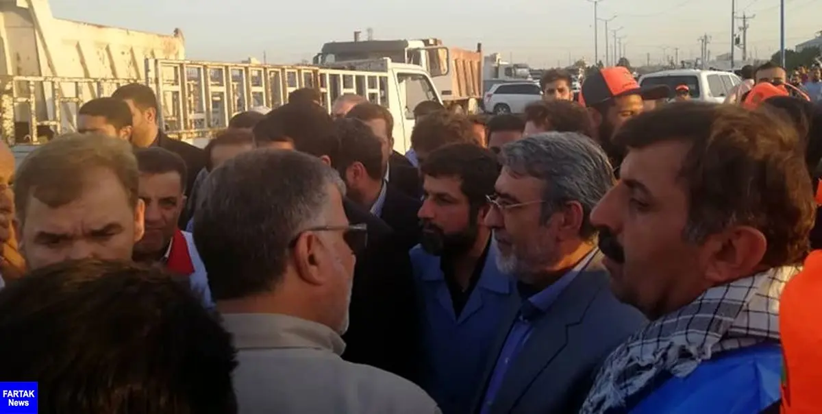 بازدید وزیر کشور از ورودی شهر اهواز و گفت‌وگوی بی‌واسطه با مردم منطقه
