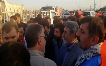 بازدید وزیر کشور از ورودی شهر اهواز و گفت‌وگوی بی‌واسطه با مردم منطقه
