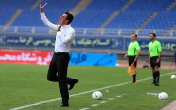 سرمربی استقلالی در آستانه برکناری