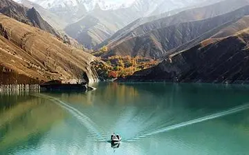 واریان ؛روستایی که قایق سواری تنها راه ورود به آن است