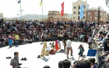 معرفی برگزیده‌های دو بخش از جشنواره تئاتر خیابانی مریوان