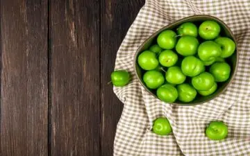 به این دلایل خوردن گوجه سبز در بارداری مفید است