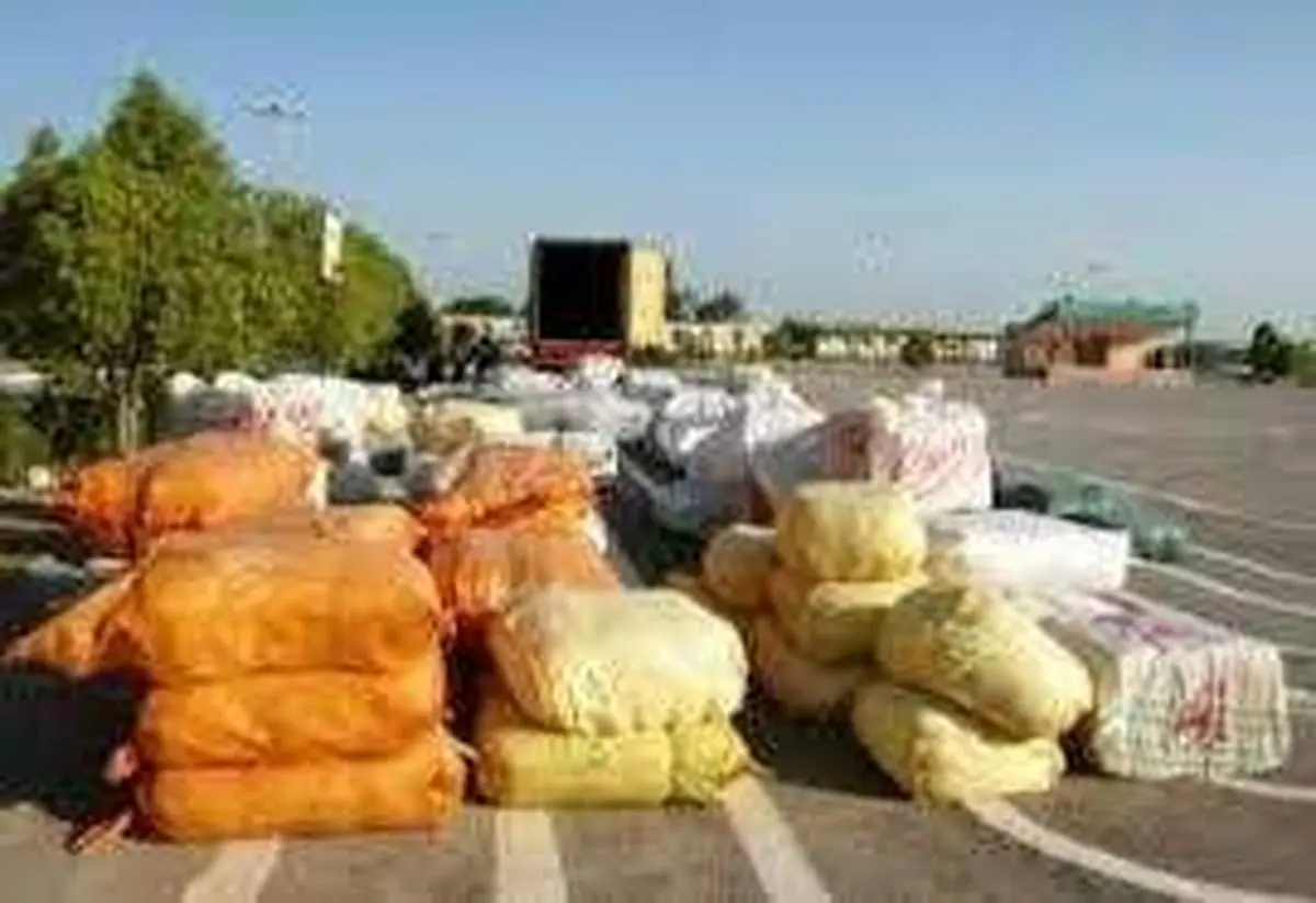 
کشف ۲۰۰ تن نخود قاچاق در یکی از انبار‌های استان کرمانشاه
   


 