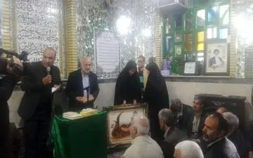 آیین غباروبی آستان مقدس سیده فاطمه(س) و گرامیداشت یاد و خاطره خبرنگار فرهیخته (به روایت تصویر)
