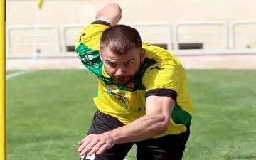  دروازه‌بان سرخپوشان اردو را ترک کرد