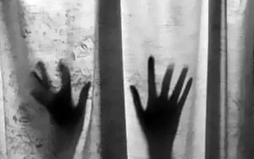 راز هذیان‌های دخترک در خانه ناپدری| مادر و دختر از خانه فرار کردند
