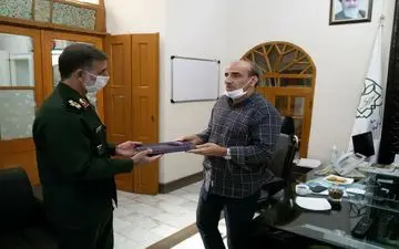 تقدیر رئیس بنیاد حفظ آثار و نشر ارزش‌های دفاع مقدس از شهردار کرمانشاه
