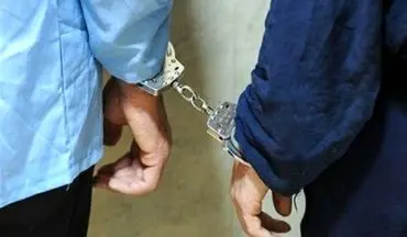 بازداشت 2 مرد با محموله ۲ هزار کیلوگرمی پوشاک قاچاق در ایلام