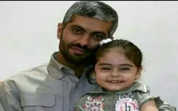 آخرین بوسه‌های شهید مدافع حرم بر صورت دختر سه ساله‌اش +فیلم 