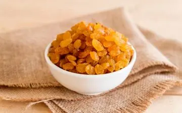 بعد از خوردن کشمش این اتفاقات در بدن شما رخ می دهد