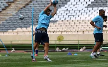 عکس/خودنمایی زکی‌پور مقابل چپ پای جذاب استقلال