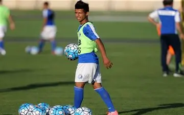 مهاجم آبی پوشان سه ساله بست