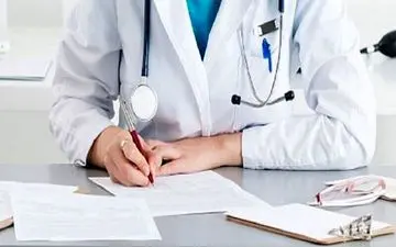 اخراج ۲ پزشک در همدان به خاطر دریافت وجه زیرمیزی