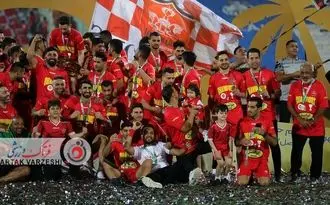گزارش تصویری از جشن قهرمانی پرسپولیس و اهدا جام در ورزشگاه آزادی تهران 