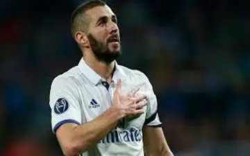 عکس/ کریم بنزما، مهاجم فرانسوی رئال مادرید در مکه مکرمه