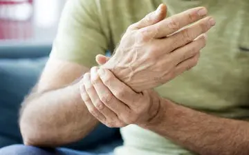  ۹ درمان خانگی لرزش دست در طب سنتی 