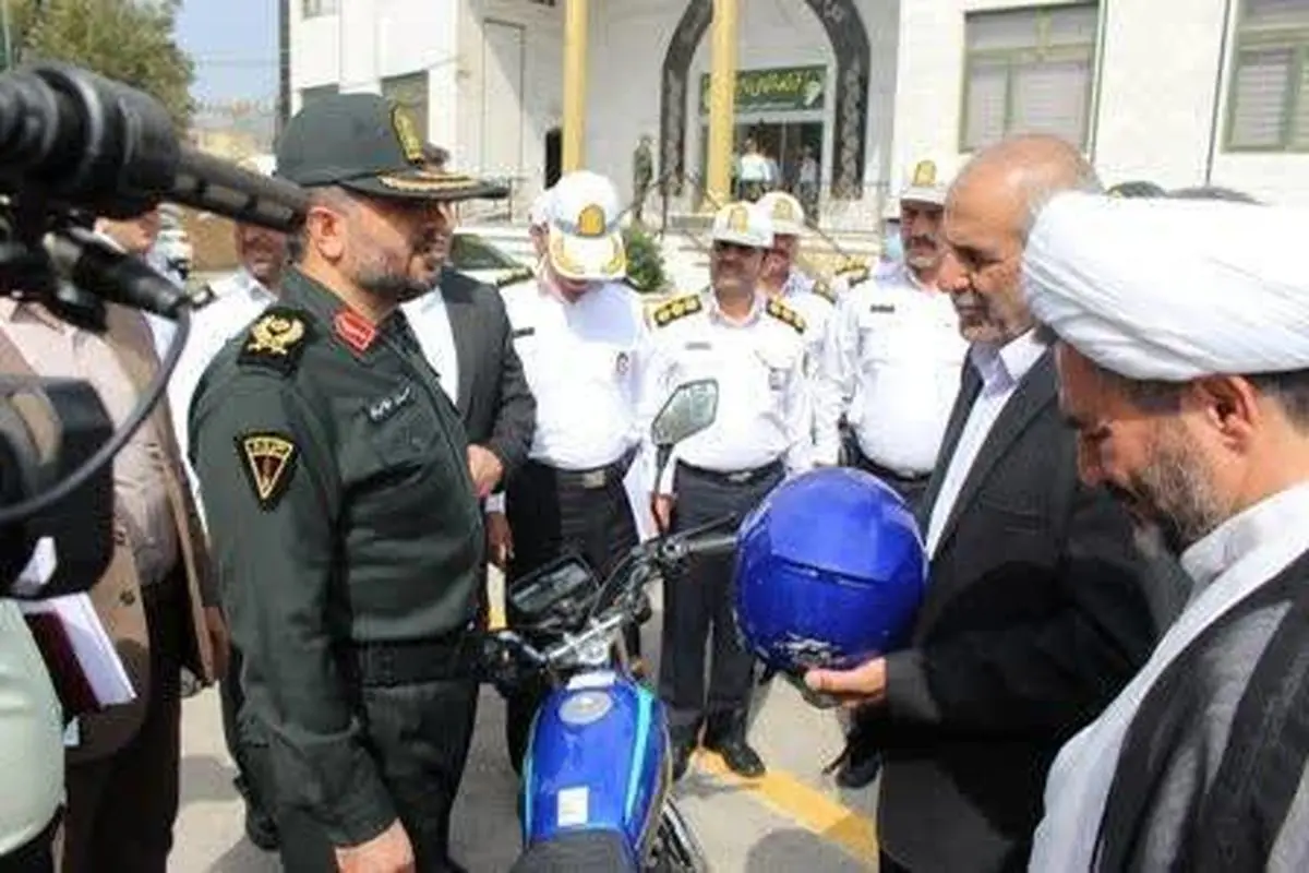 خلاقیت پلیس کرمانشاه در شناسایی رانندگان قانون‌مدار/ اهدا یک دستگاه موتور سیکلت به راننده‌ای که فصل گذشته مرتکب هیچگونه تخلفی نشده است
