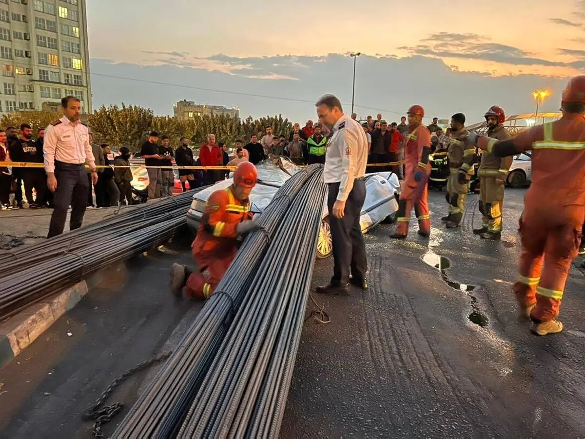 واژگونی کامیون در بلوار کوهسار تهران؛ یک نفر مصدوم شد