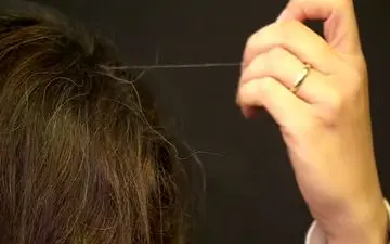 کندن موهای سفید چه عواقبی دارد؟
