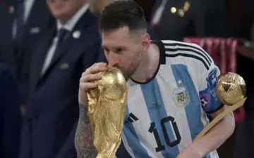 اهدا جایزه بهترین بازیکن جام 2022 به لیونل مسی + ویدئو