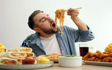 ۳ عادت ممنوعه بعد از ناهار و شام که سلامتی شما را تهدید می‌کند