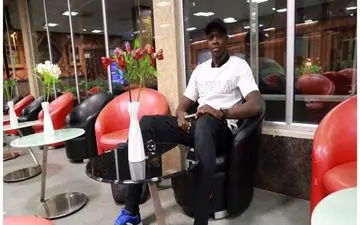 واکنش تحسین برانگیز شیخ دیاباته به حرکت زشت کارگر فرودگاه