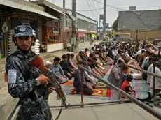 تهدید و بازداشت در مسجد/ طالبان: خروج قبل از پایان ۲۰ رکعت ممنوع