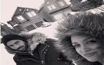 سلفی روناک یونسی و همسرش در هوای برفی بهار! (عکس)