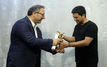 جایزه جشنواره شانگهای به دست حامد بهداد رسید 