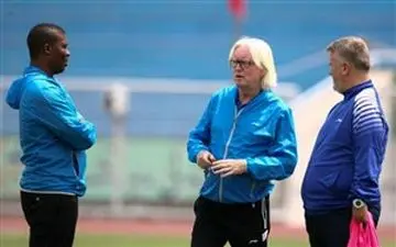  قرارداد دستیاران شفر تمدید شد