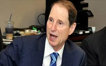 سناتور آمریکایی: تصمیم ترامپ در ترور سلیمانی تنش‌آفرینی بی‌محابائی بود