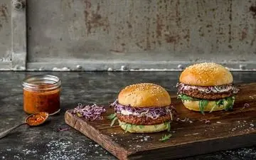  فروش حشره برگر در سوئیس آغاز می شود!