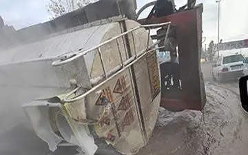 واژگونی تریلر جاده ساری – نکا را 3 ساعت بست