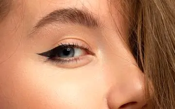 آموزش خط چشم گربه ای برای داشتن چشم هایی جذاب