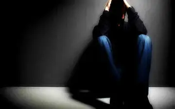 پسر ۱۷ ساله در دادگاه: عمویم با چاقو مرا نابینا کرد