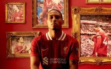 فن دایک با لیورپول تمدید کرد