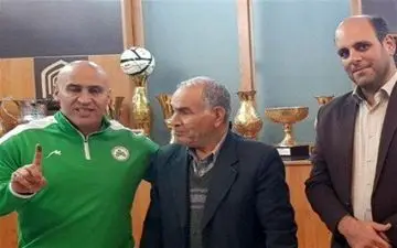  منصوریان قرارداد خود را با ذوب‌آهن ثبت کرد 