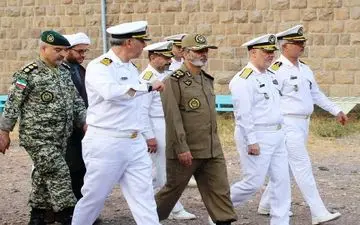  بازدید فرمانده ارتش از یگان‌های نیروی دریایی در منجیل 