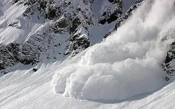 دفن شدن زن جوان در سقوط بهمن کوهستان کرکس + جزییات
