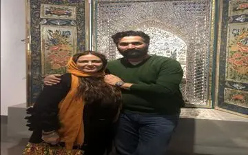 تیپ بهاره رهنما و همسرش در یک باغ موزه