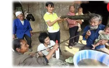 کثیف ترین مرد جهان را بشناسید / این مرد تصمیم گرفت بعد از 26 سال به حمام برود! +عکس